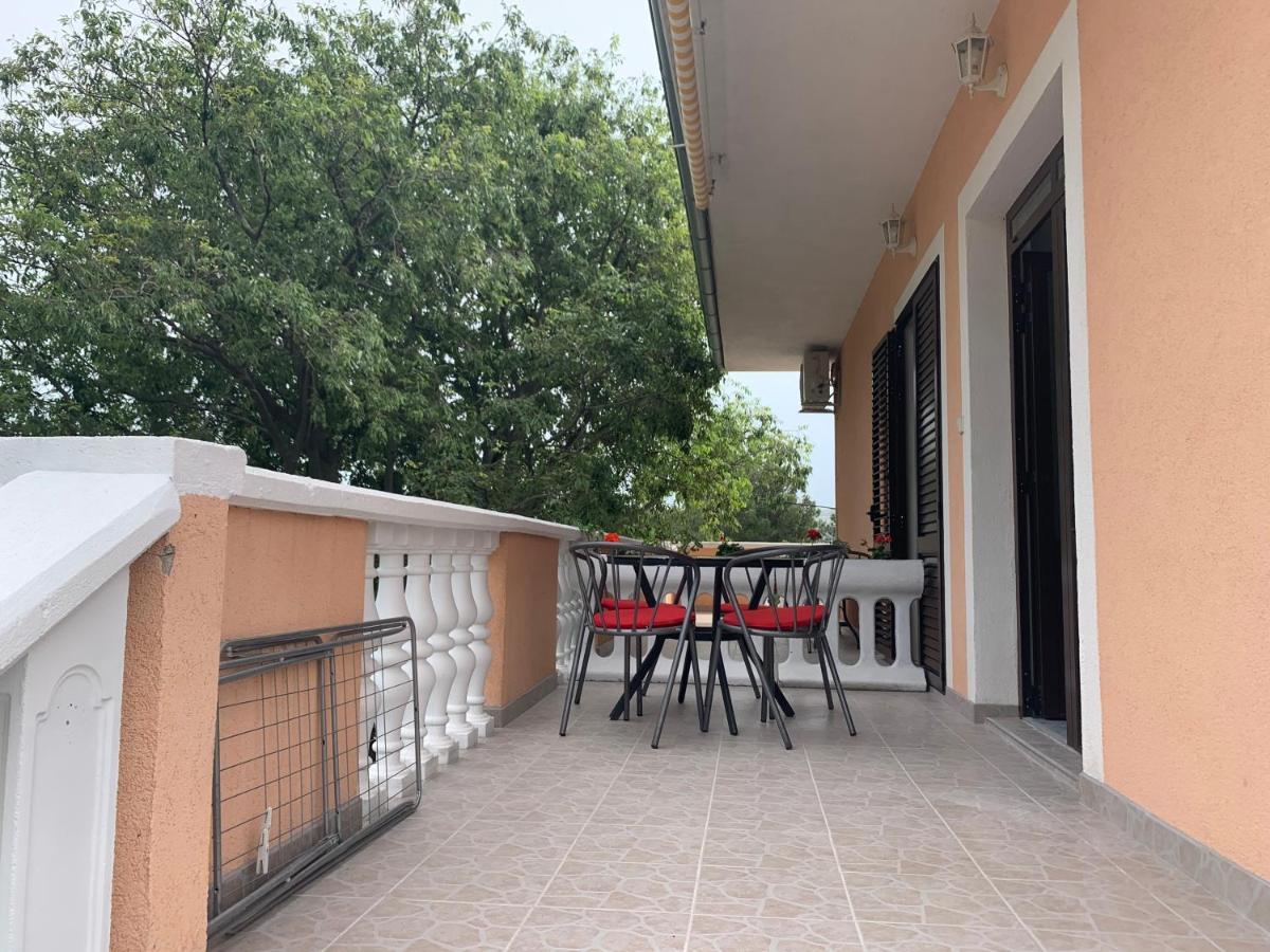Apartmani Spomenka Seline Εξωτερικό φωτογραφία